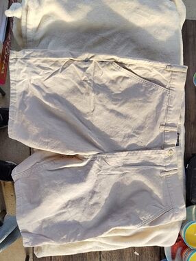 Levi's Cream Cotton Shorts with Navy Label 35